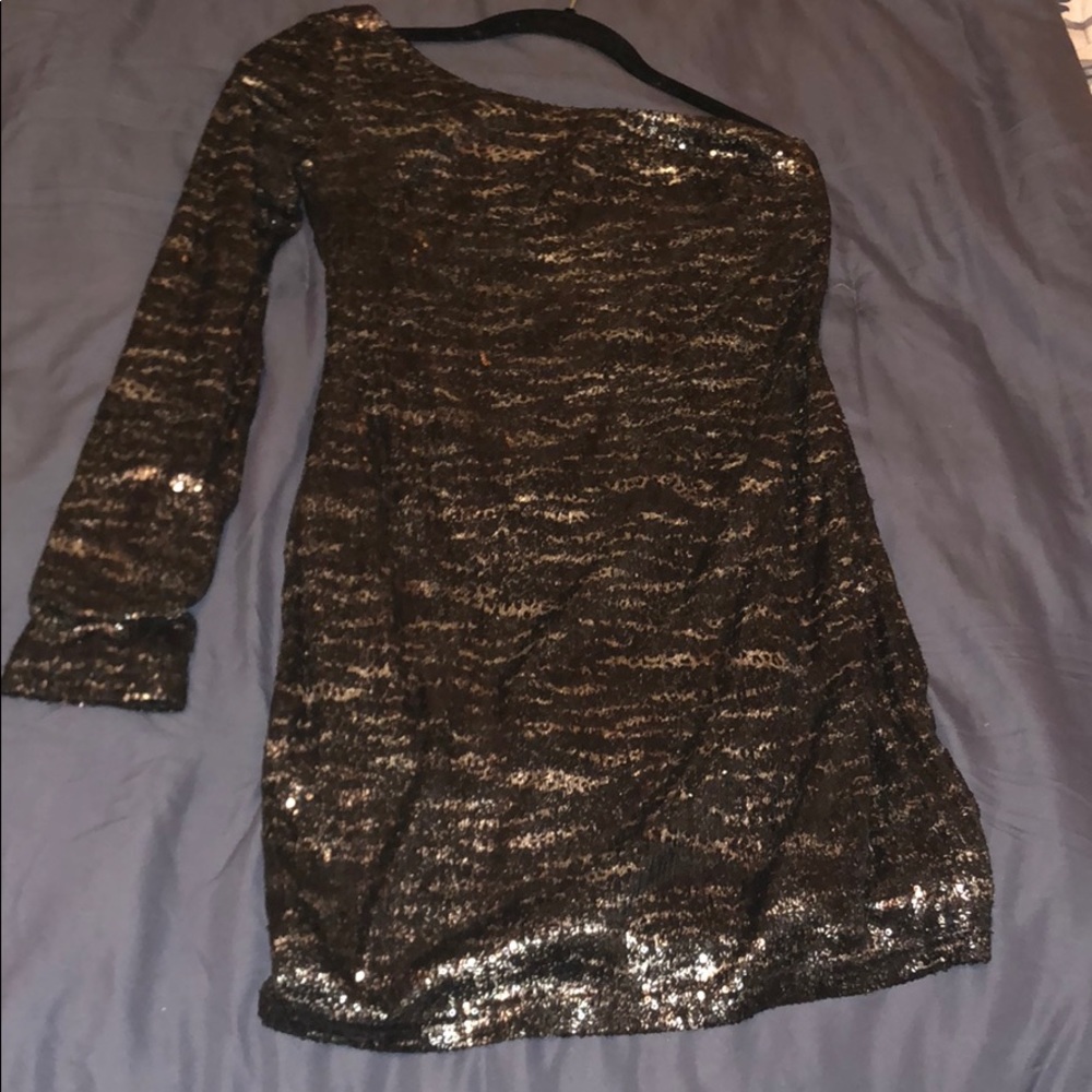 Sequin one sleeve mini - Picture 2 of 4